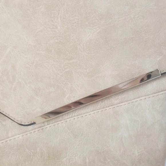 Ecosse Tan  Medium Womans CrossBody Bag. - Picture 8 of 11